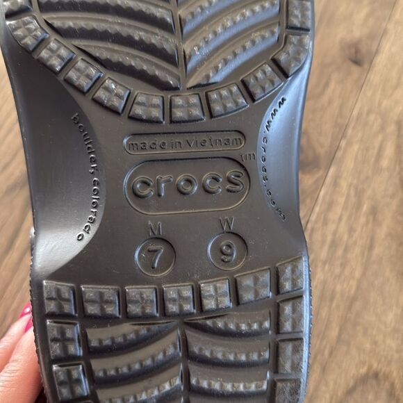 Fur Lined crocs size men’s 7 womens 9 never worn! Baya clog - Picture 5 of 6